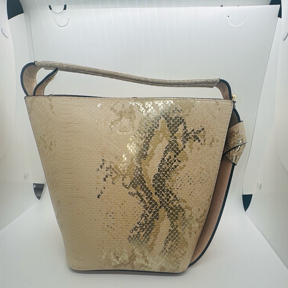 Vintage bucket purse with metallic print.​​